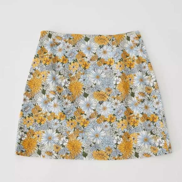 *NWOT UO Darren Notched Linen Mini Skirt size small - Picture 2 of 9